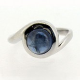 18ct white gold cabochon cut sapphire ring